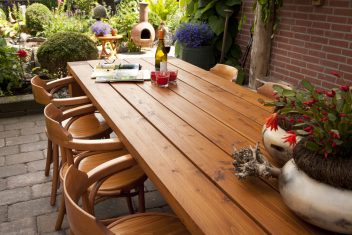 maatwerk meubelen buitenmeubel houten tafel