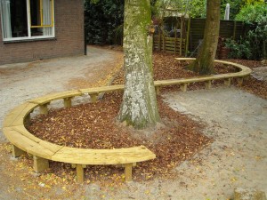 s vormige bank schoolplein