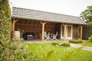 terrasoverkapping met inpandig schuurtje