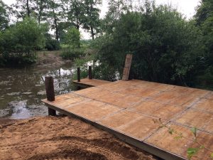 houten vlonder aan het water