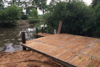 houten vlonder aan het water